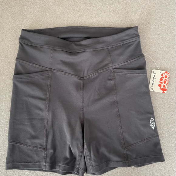 Free People Movement Women’s Charcoal Shorts Size Extra Small - Picture 4 of 7